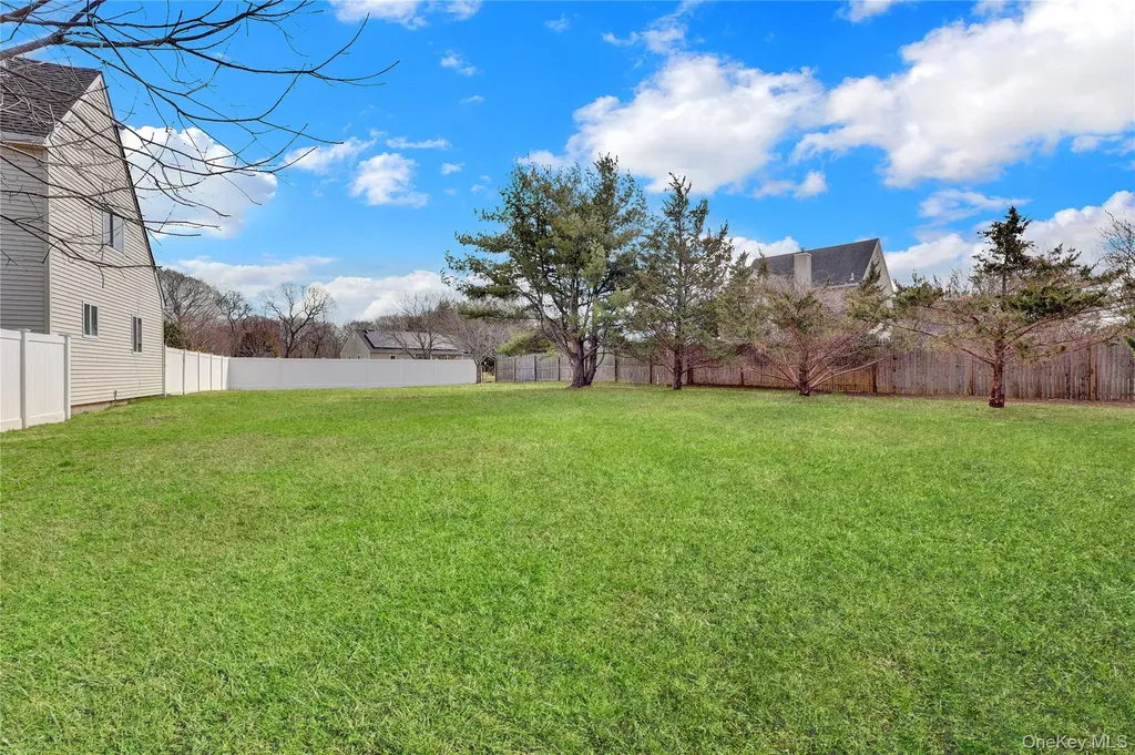 7 Roan Lane Riverhead NY 11901