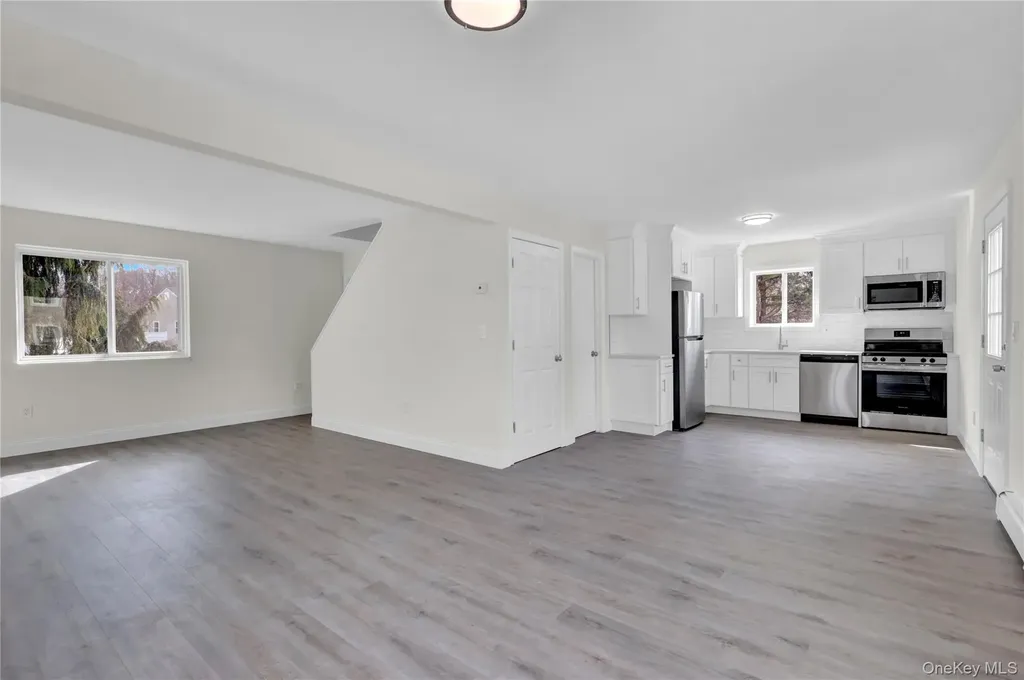 7 Roan Lane Riverhead NY 11901