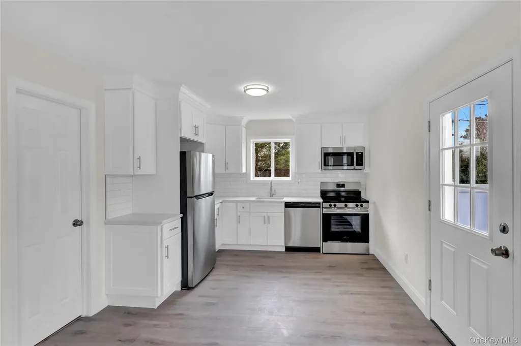 7 Roan Lane Riverhead NY 11901