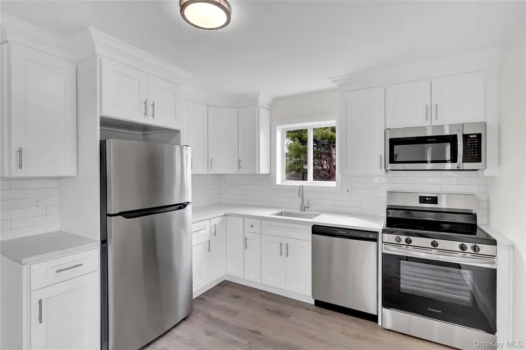 7 Roan Lane Riverhead NY 11901