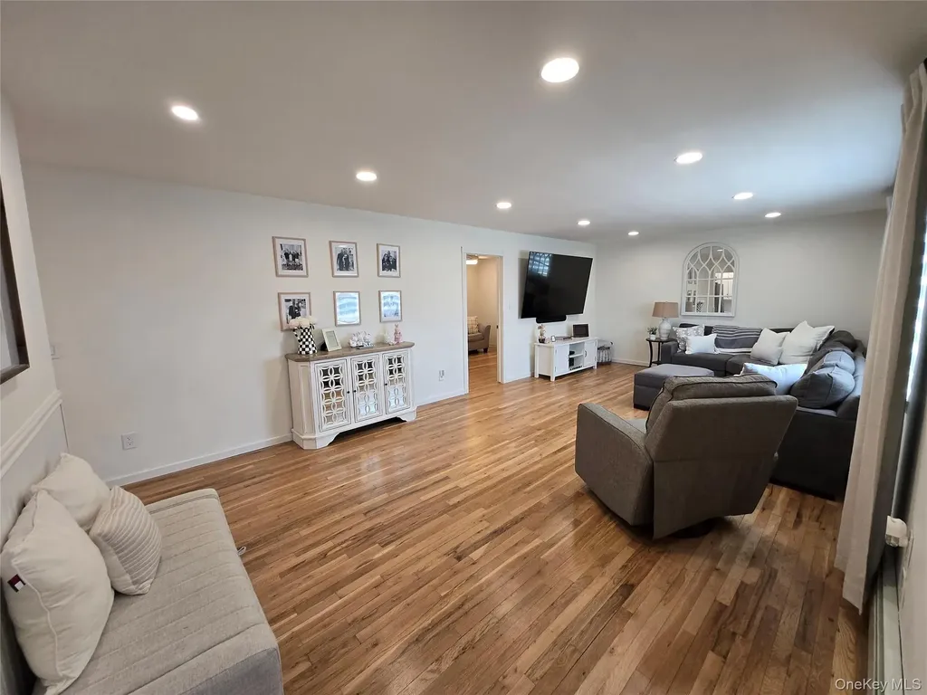215 Terry Road Smithtown NY 11787