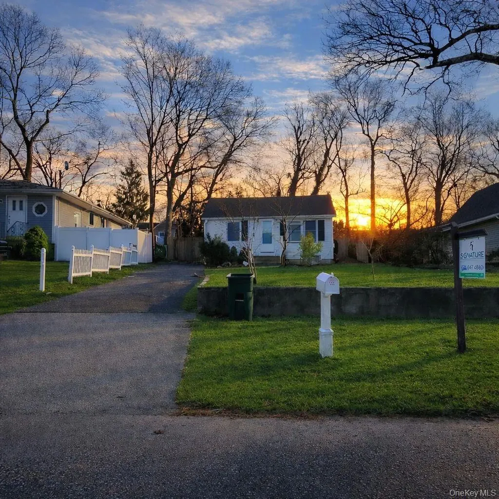 12 Cedarhurst Avenue Selden NY 11784