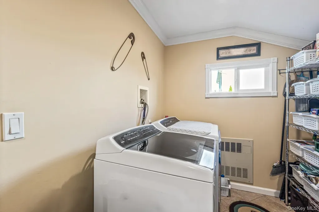 256 Garfield Avenue Mineola NY 11501