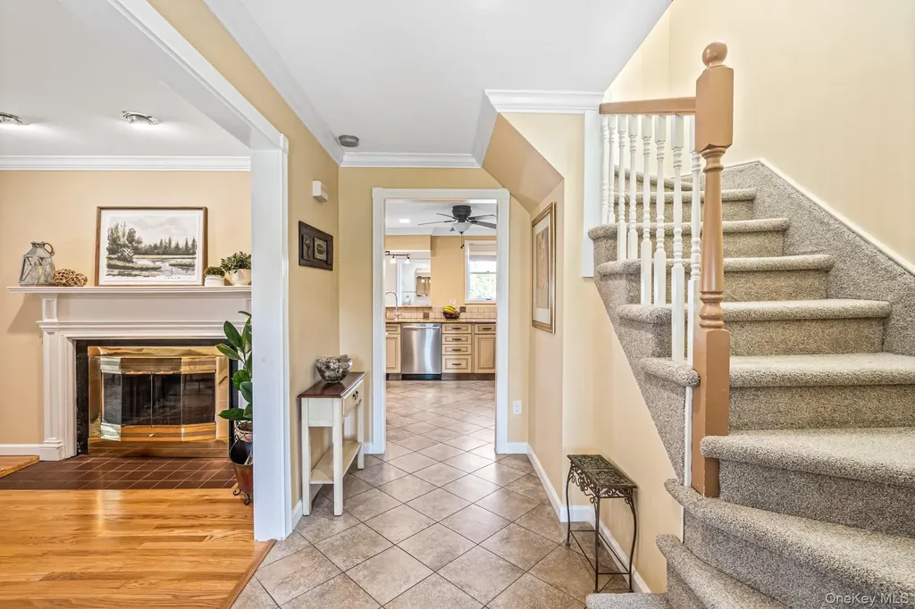 256 Garfield Avenue Mineola NY 11501