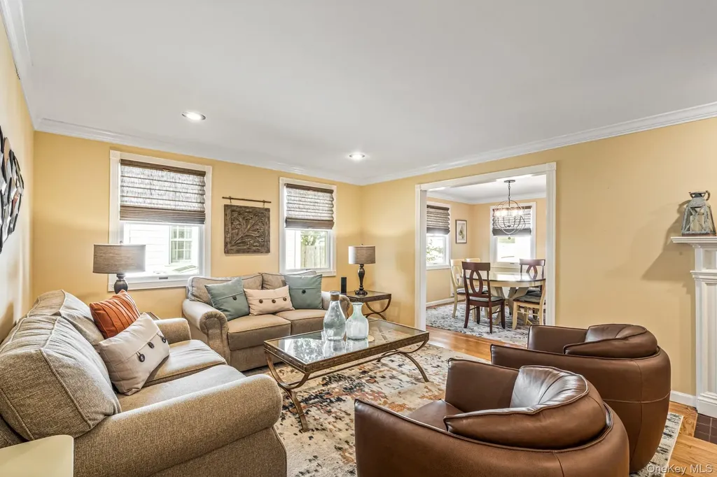 256 Garfield Avenue Mineola NY 11501