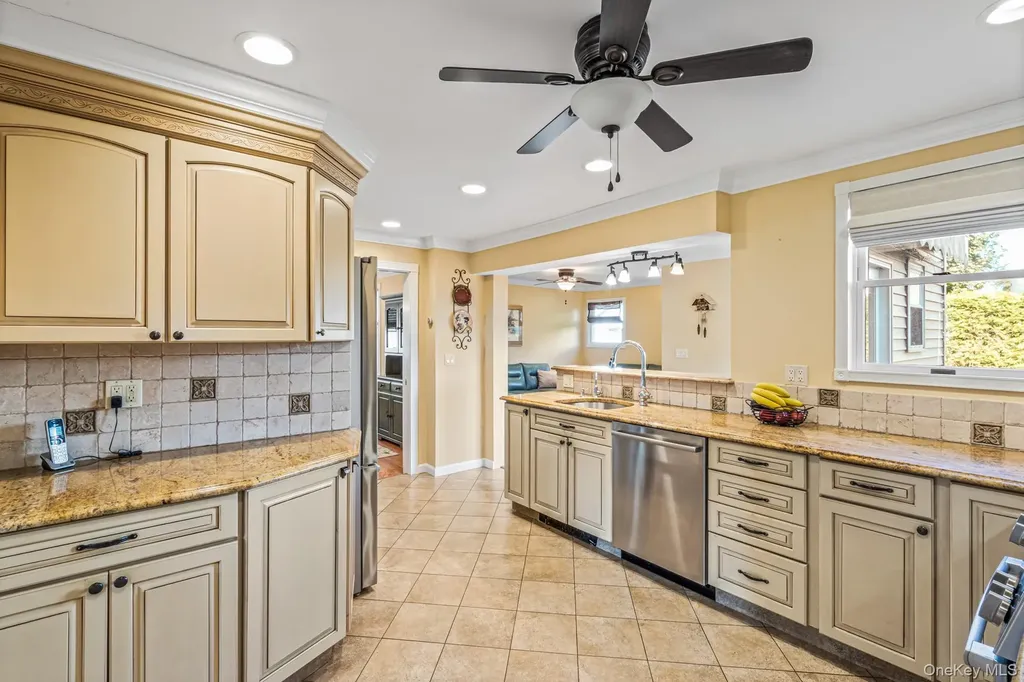 256 Garfield Avenue Mineola NY 11501