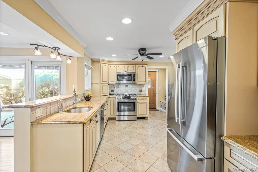 256 Garfield Avenue Mineola NY 11501