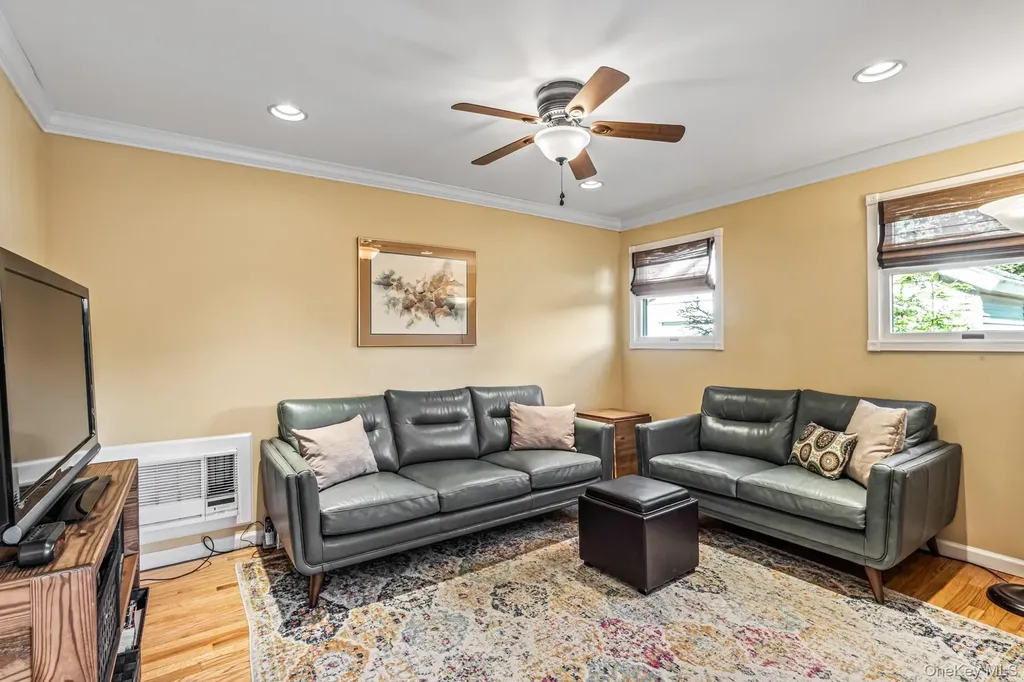 256 Garfield Avenue Mineola NY 11501