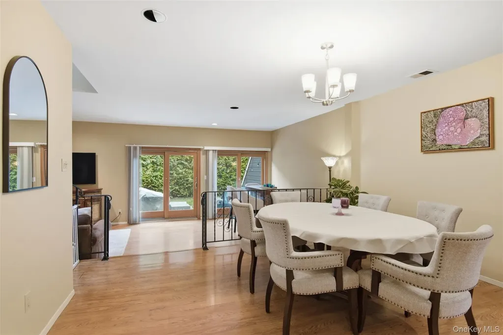 54 Southgate Circle Massapequa Park NY 11762
