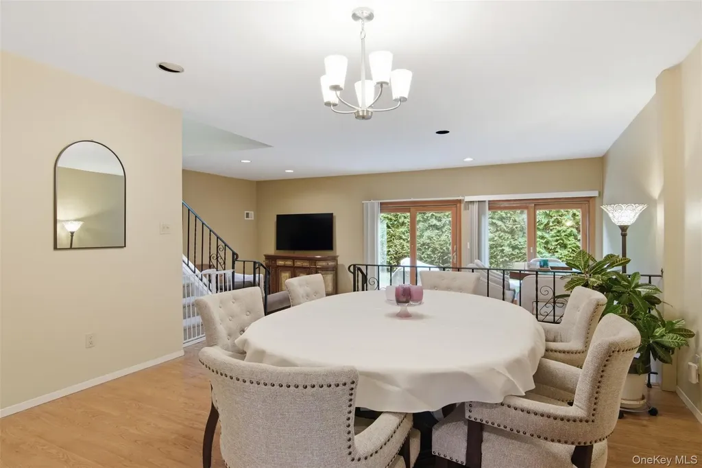 54 Southgate Circle Massapequa Park NY 11762