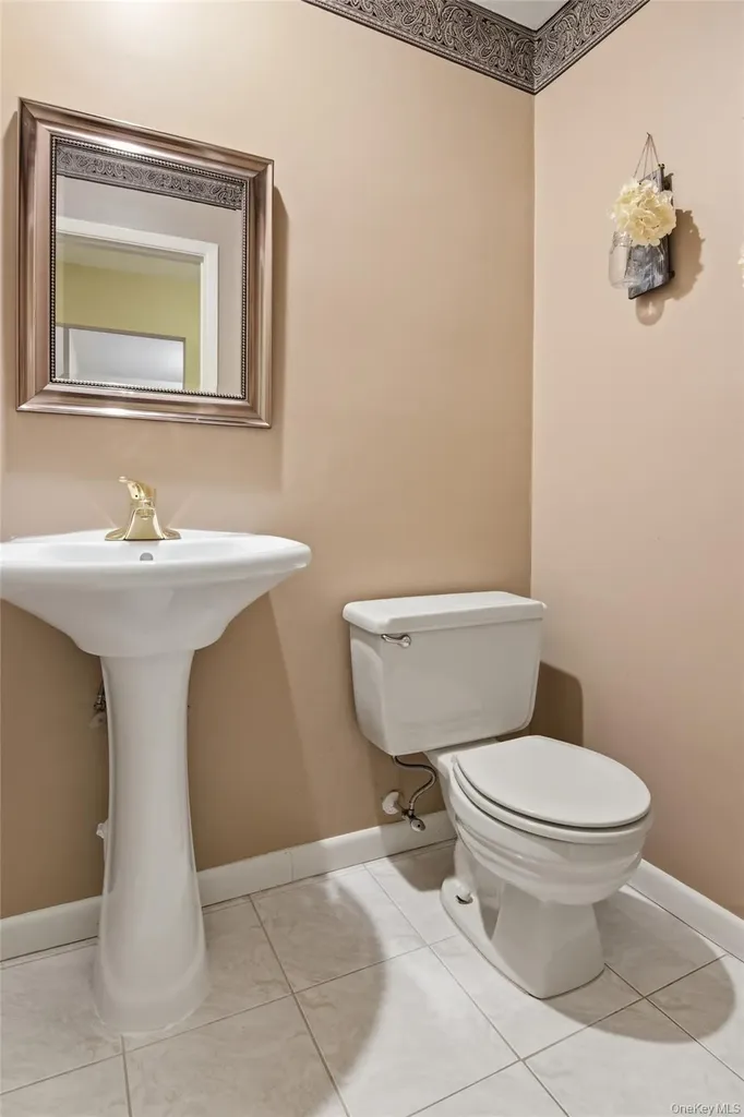54 Southgate Circle Massapequa Park NY 11762