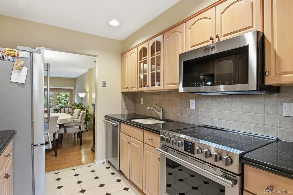 54 Southgate Circle Massapequa Park NY 11762