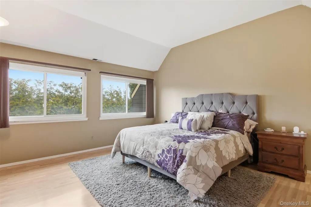 54 Southgate Circle Massapequa Park NY 11762