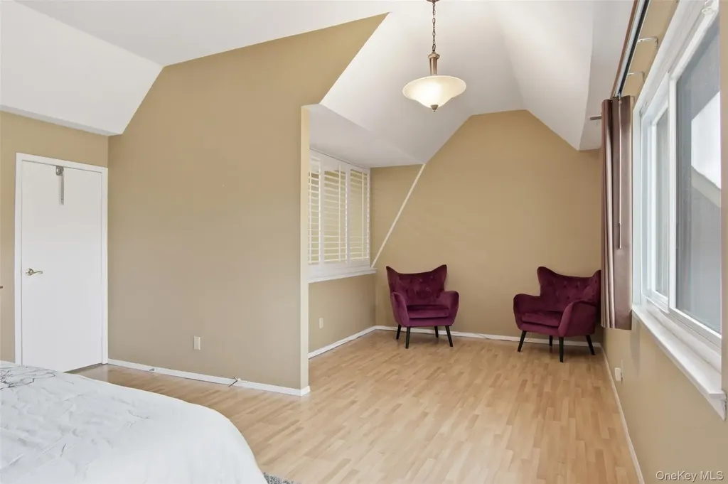 54 Southgate Circle Massapequa Park NY 11762