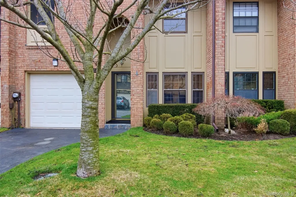 54 Southgate Circle Massapequa Park NY 11762