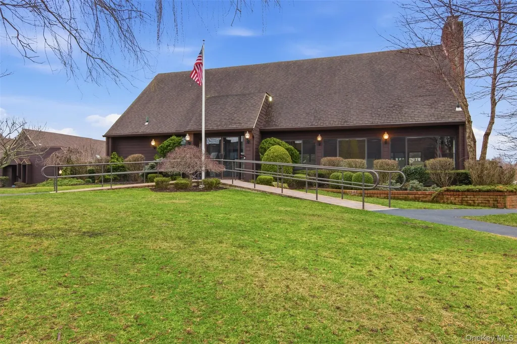 54 Southgate Circle Massapequa Park NY 11762