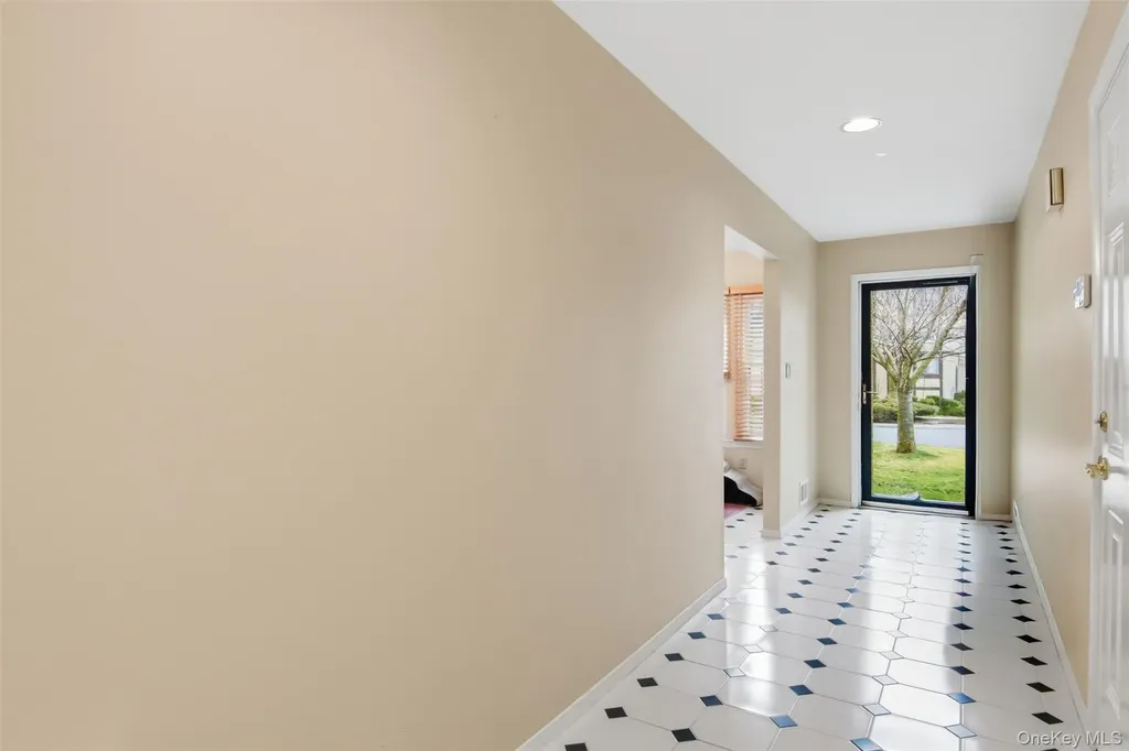 54 Southgate Circle Massapequa Park NY 11762