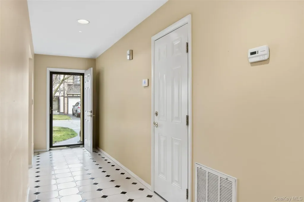 54 Southgate Circle Massapequa Park NY 11762