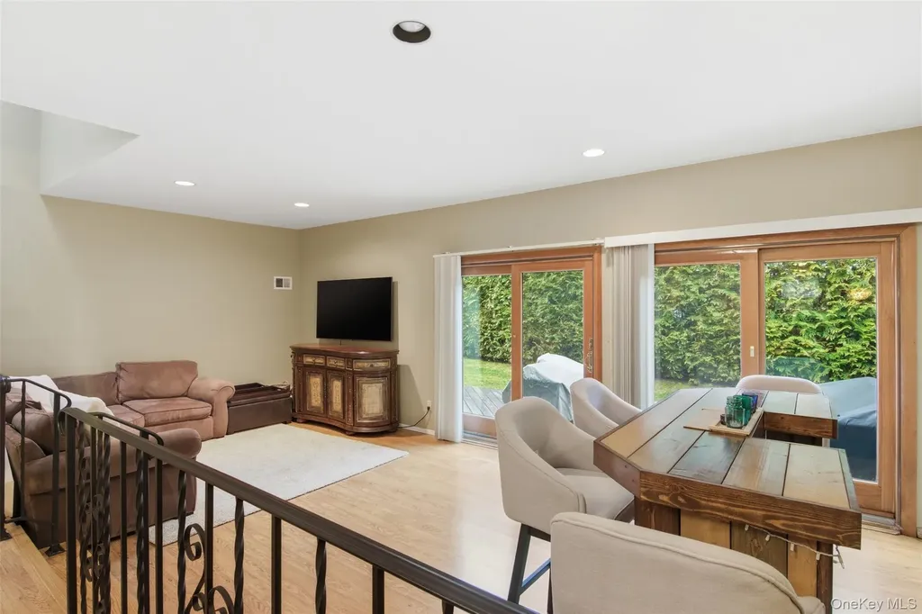 54 Southgate Circle Massapequa Park NY 11762