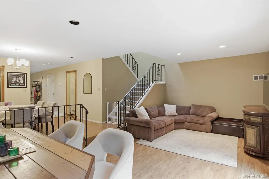 54 Southgate Circle Massapequa Park NY 11762