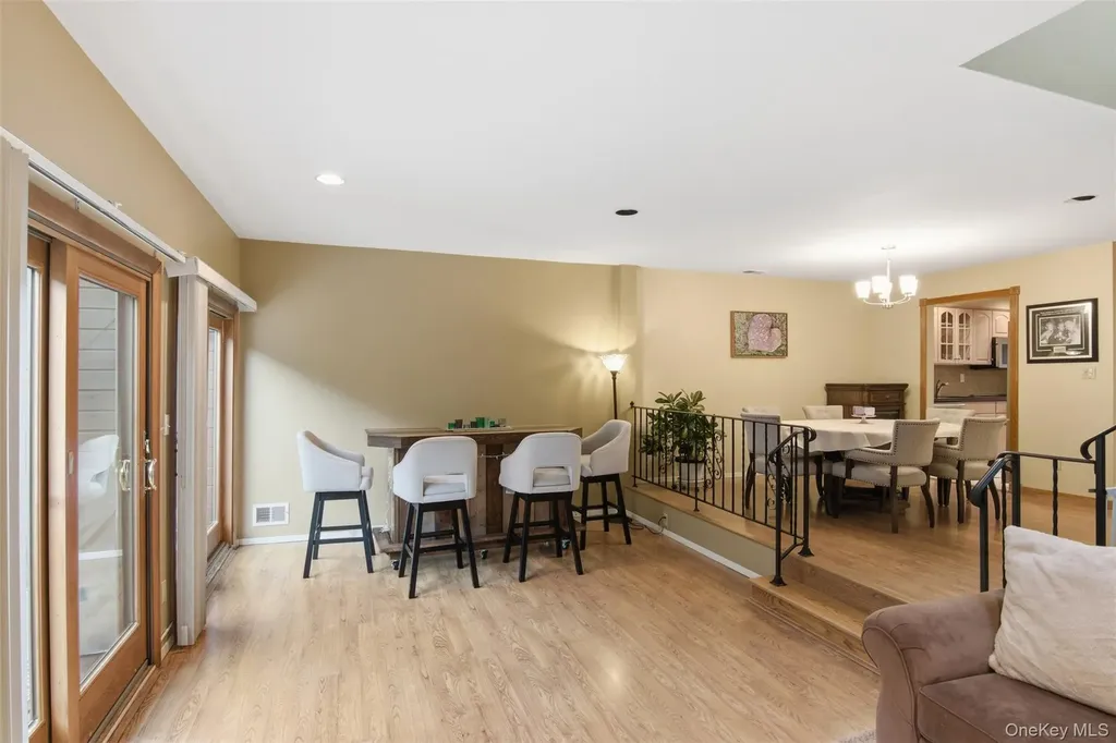 54 Southgate Circle Massapequa Park NY 11762