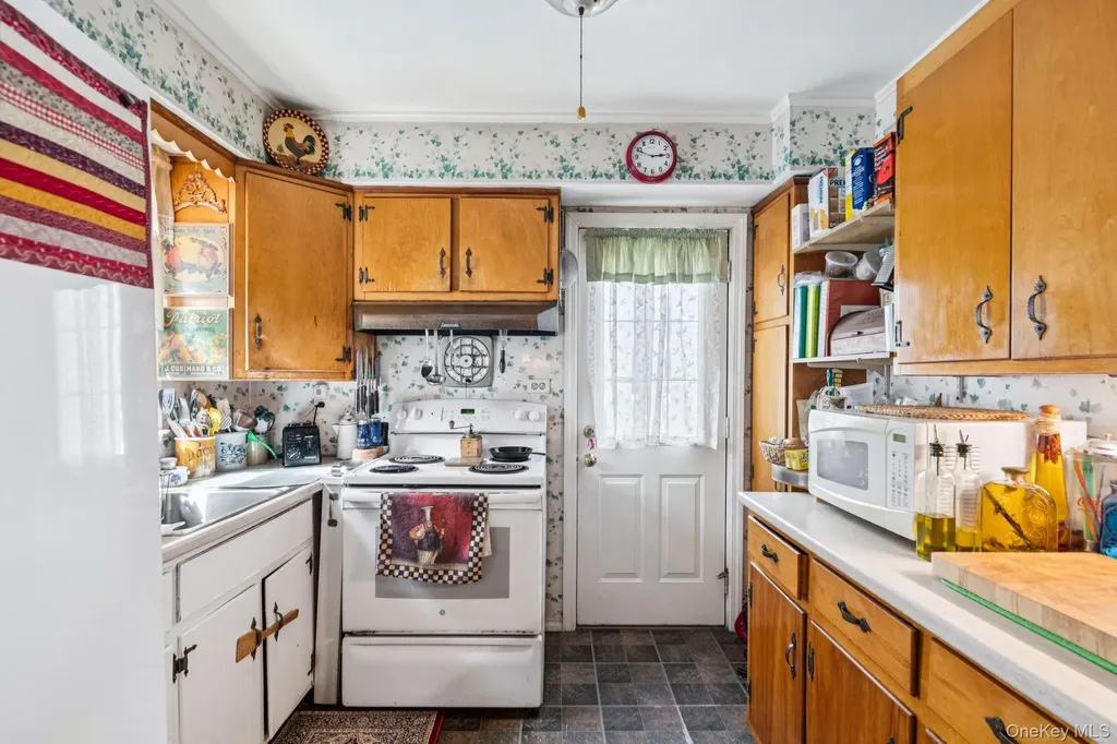 2002 Murray Place Merrick NY 11566