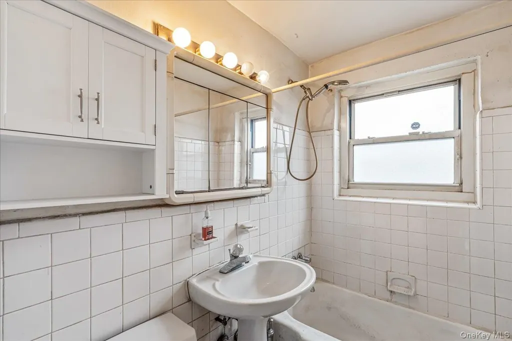 152-10 Melbourne Avenue Flushing NY 11367