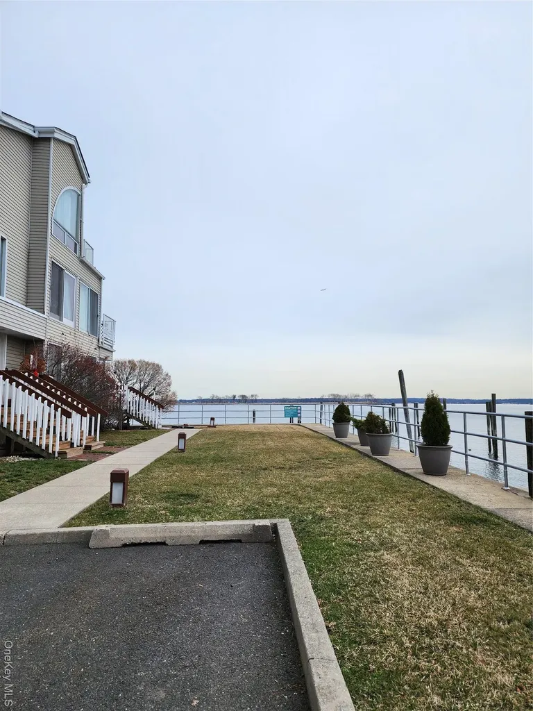 5 Landing Way Bronx NY 10464