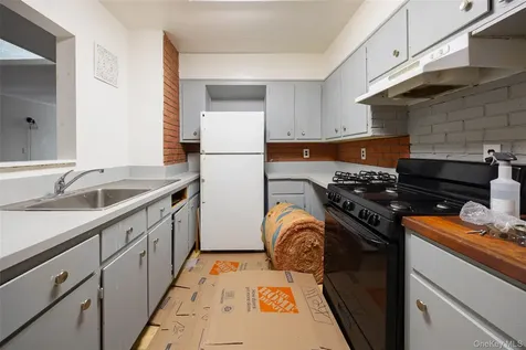 81 Vineyard Avenue Highland NY 12528