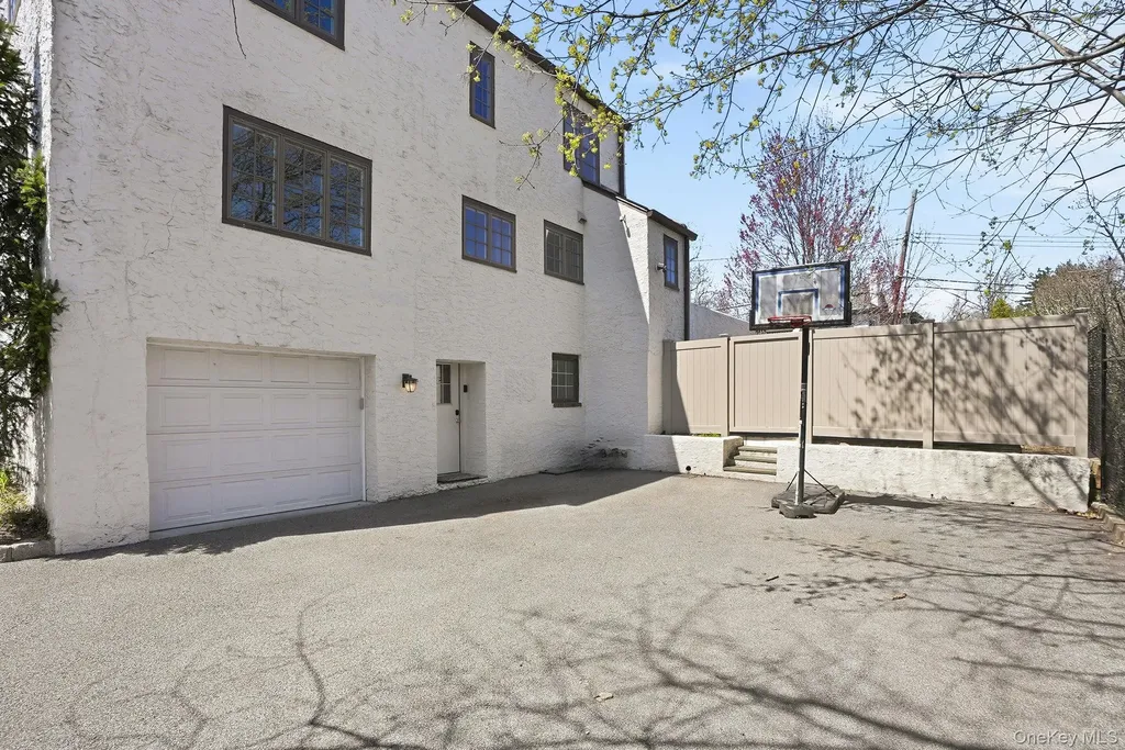 185 Fenimore Road New Rochelle NY 10804