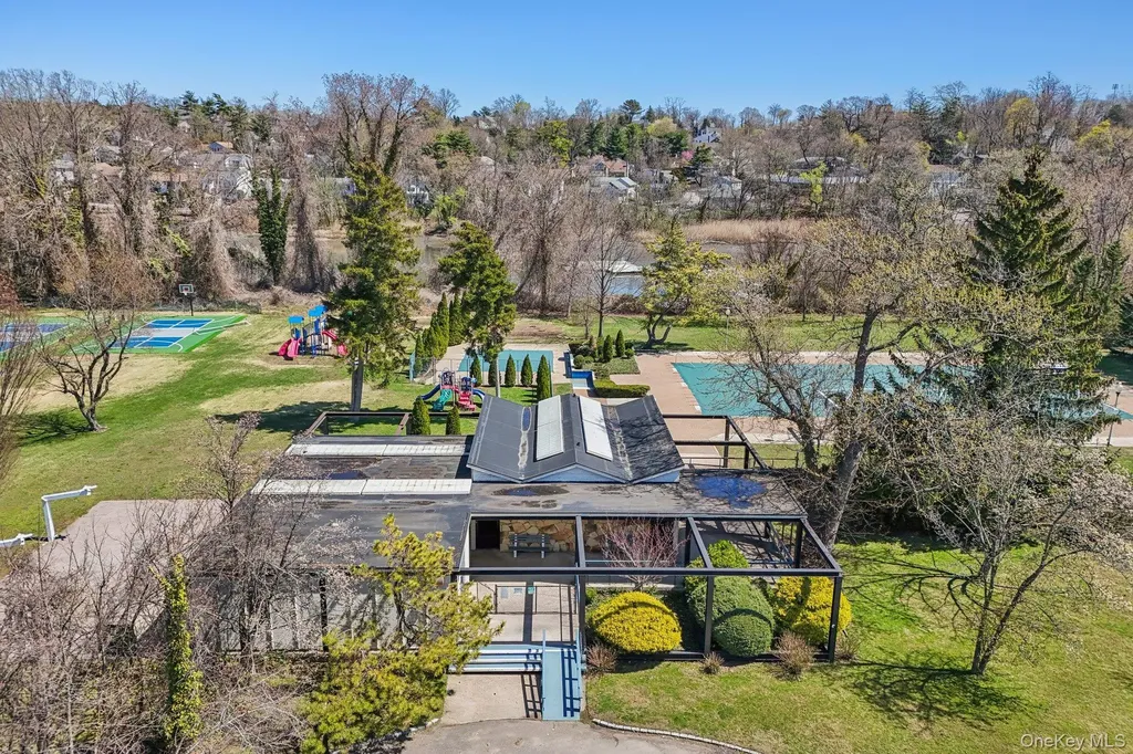 61 Arleigh Road Great Neck NY 11021