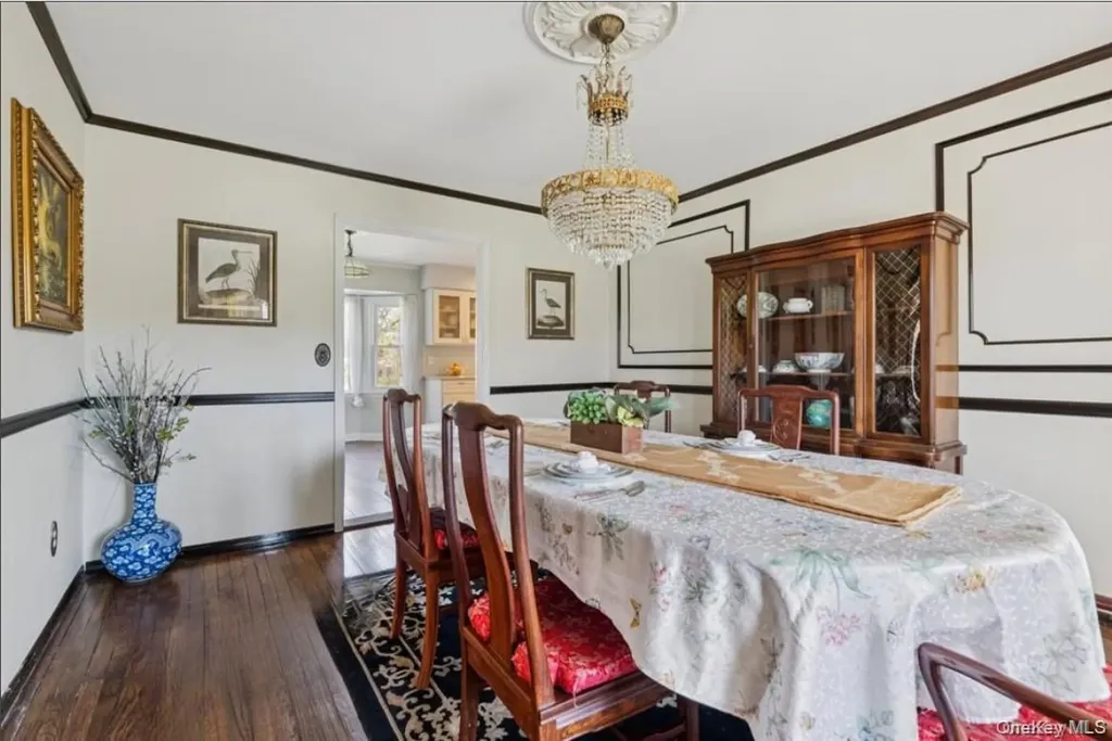61 Arleigh Road Great Neck NY 11021