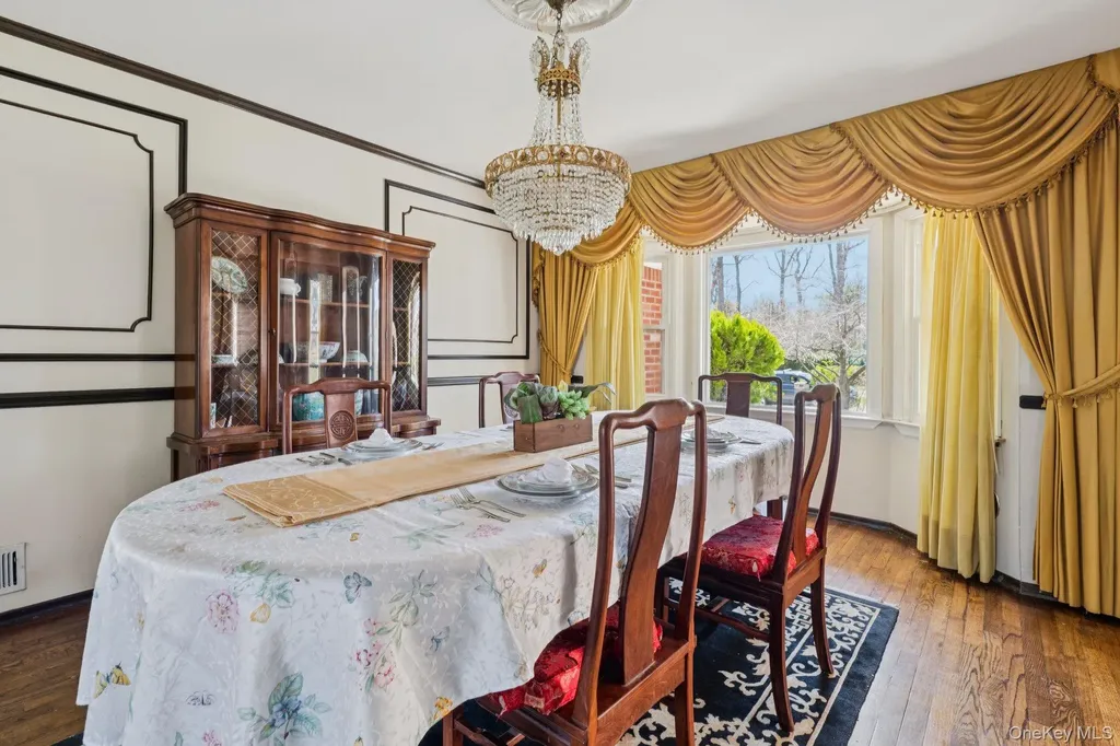 61 Arleigh Road Great Neck NY 11021