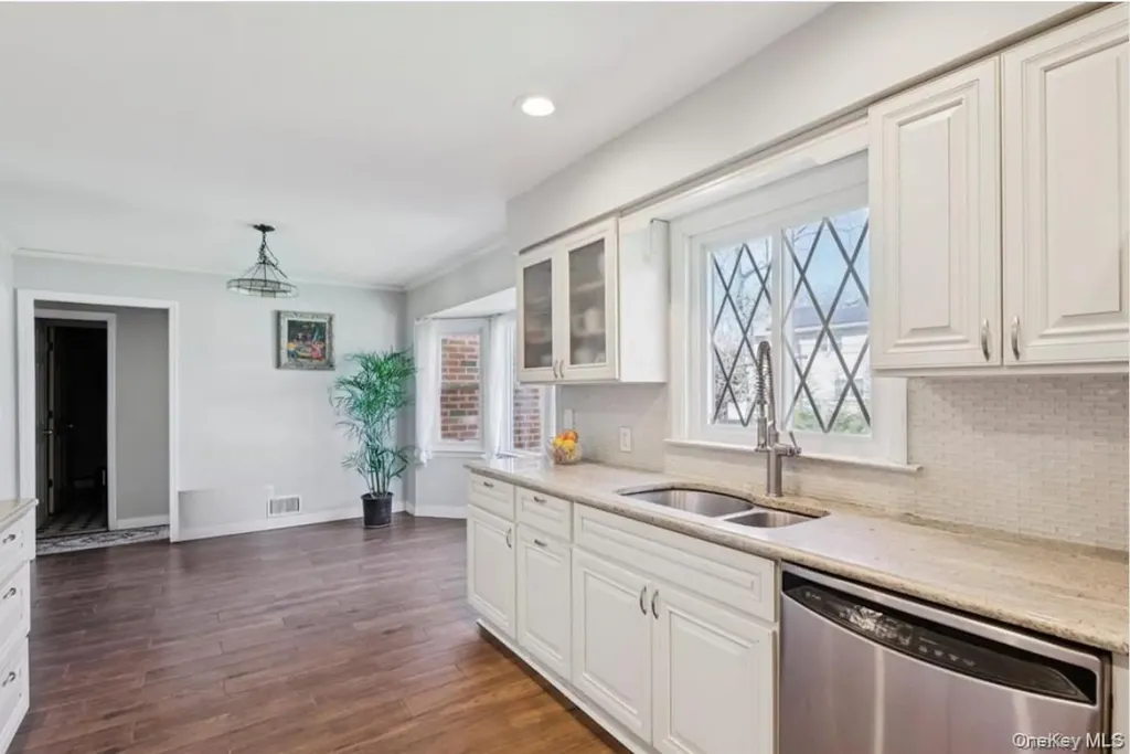 61 Arleigh Road Great Neck NY 11021