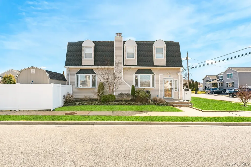 2431 Riverside Drive Wantagh NY 11793