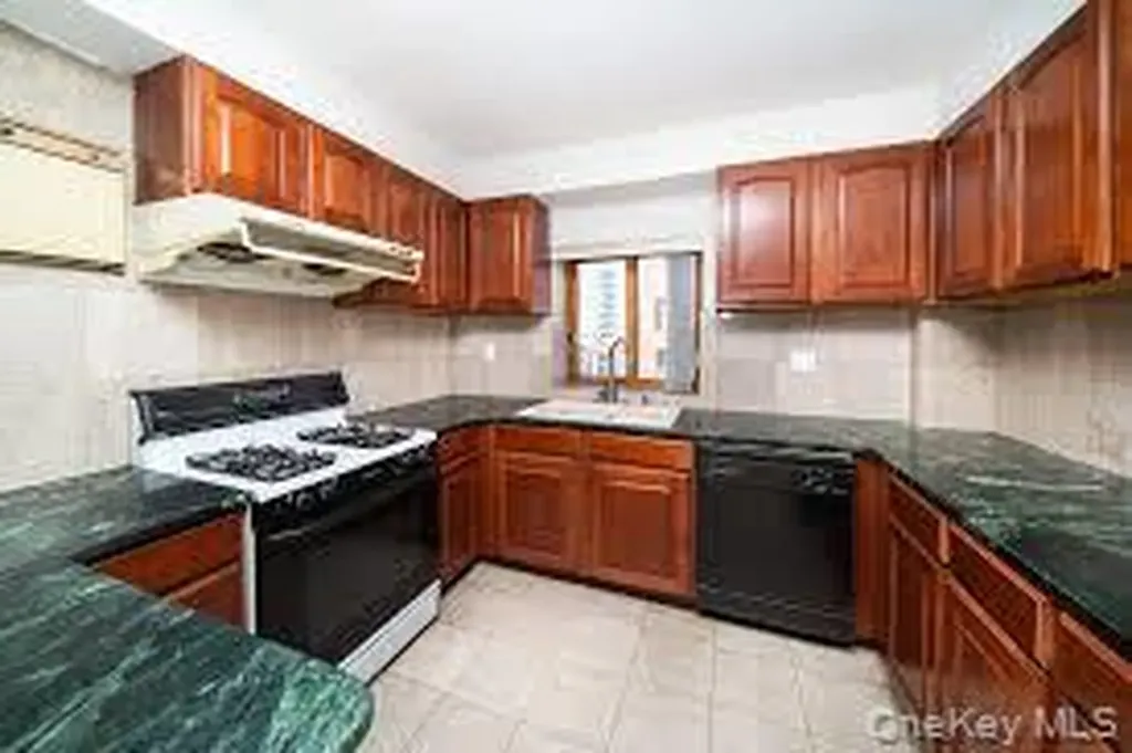 4231 Colden Street Flushing NY 11355