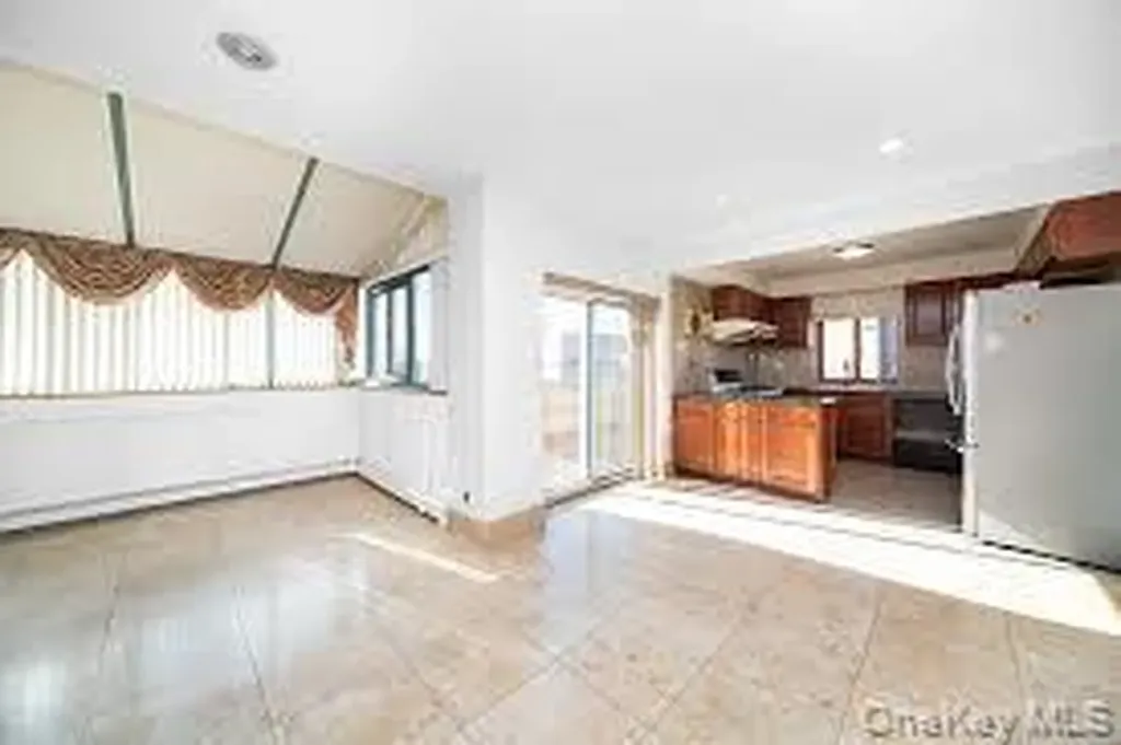 4231 Colden Street Flushing NY 11355