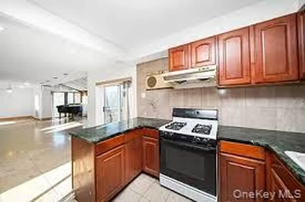 4231 Colden Street Flushing NY 11355