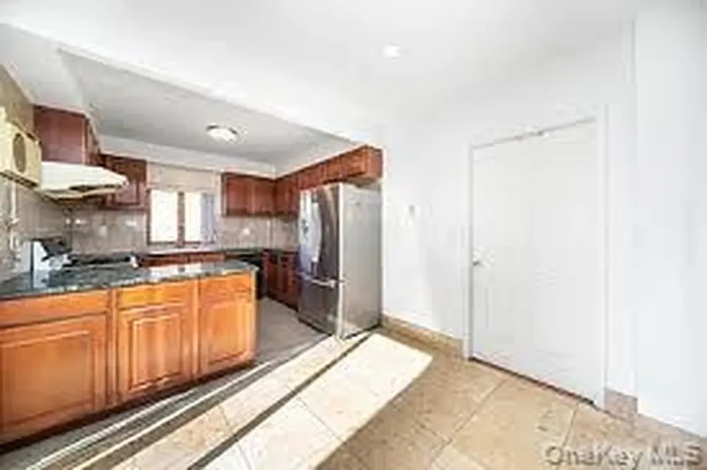 4231 Colden Street Flushing NY 11355