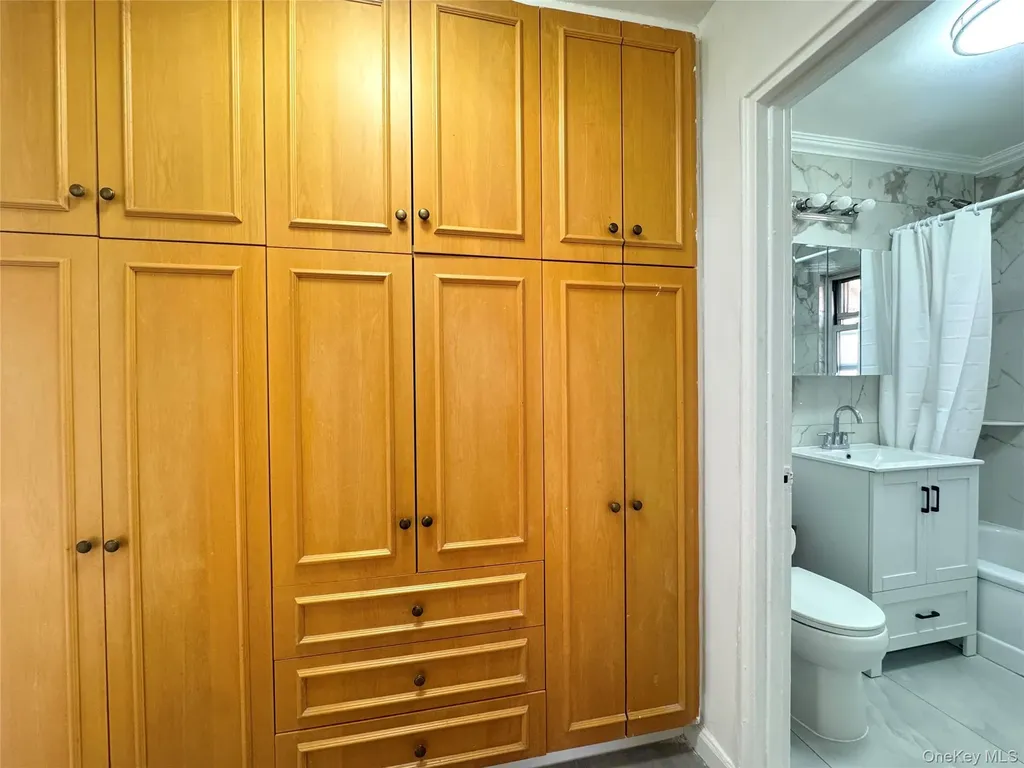 6824 140th Street Flushing NY 11367