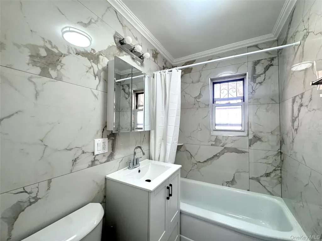 6824 140th Street Flushing NY 11367
