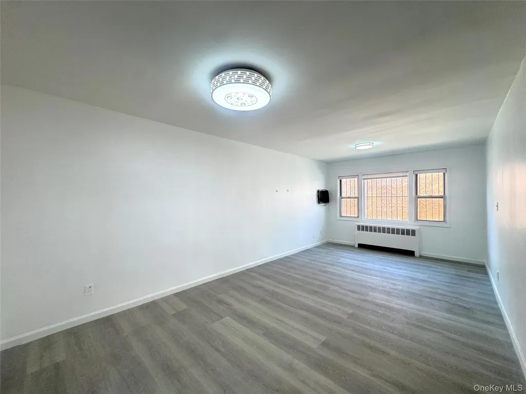 6824 140th Street Flushing NY 11367