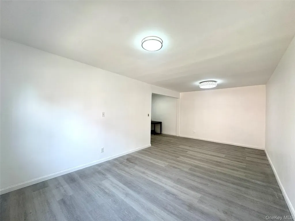 6824 140th Street Flushing NY 11367