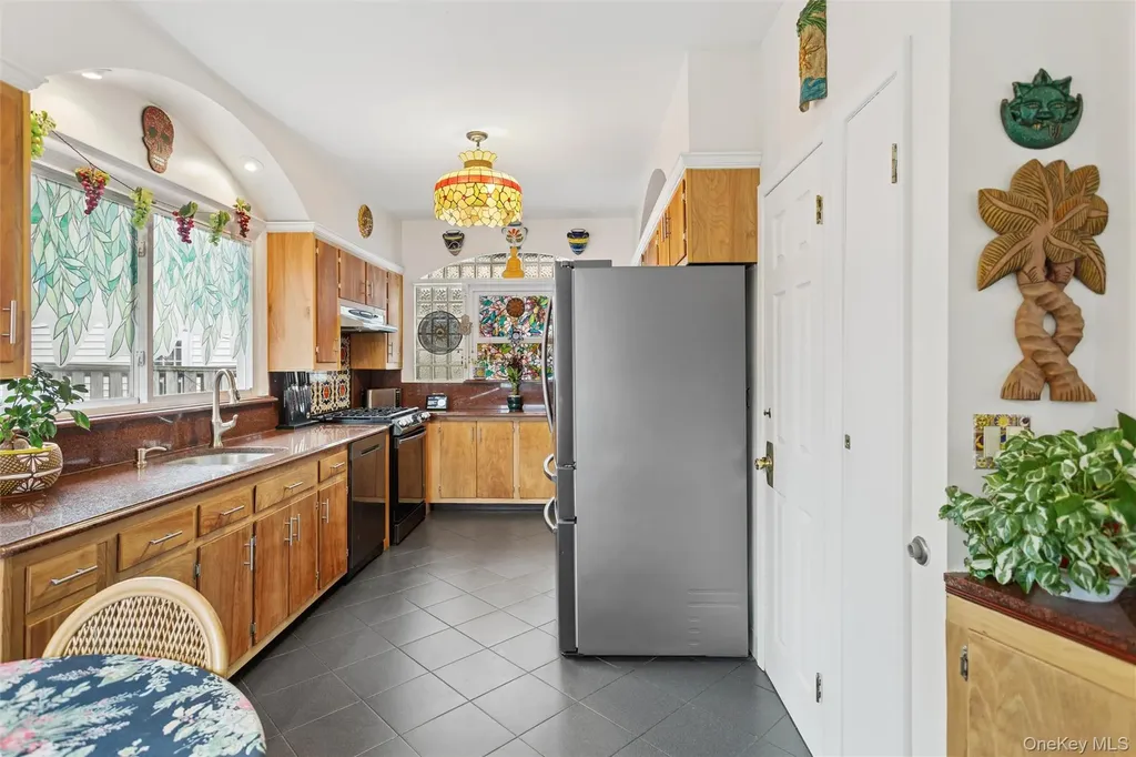 140 Roosevelt Boulevard Long Beach NY 11561
