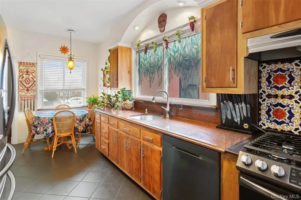 140 Roosevelt Boulevard Long Beach NY 11561