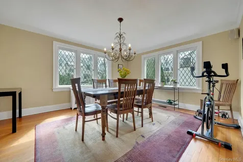 12 Barclay Road Scarsdale NY 10583