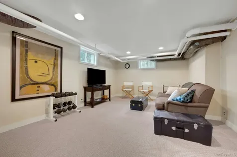 12 Barclay Road Scarsdale NY 10583