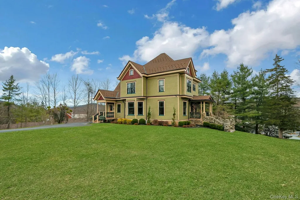2 Pine Hill Road Chester NY 10918