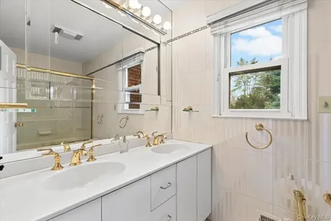 3 Penny Lane Scarsdale NY 10583