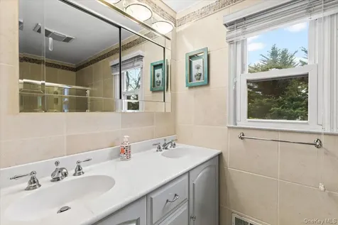 3 Penny Lane Scarsdale NY 10583